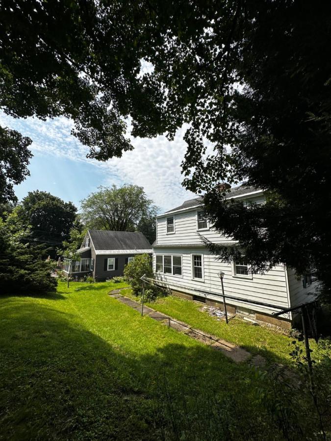 Cute Cape Cod Style Home Pittsfield Exterior photo