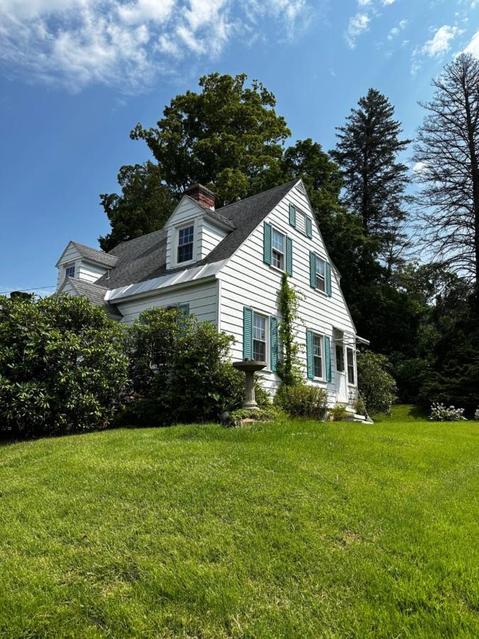 Cute Cape Cod Style Home Pittsfield Exterior photo