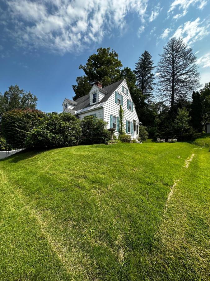 Cute Cape Cod Style Home Pittsfield Exterior photo